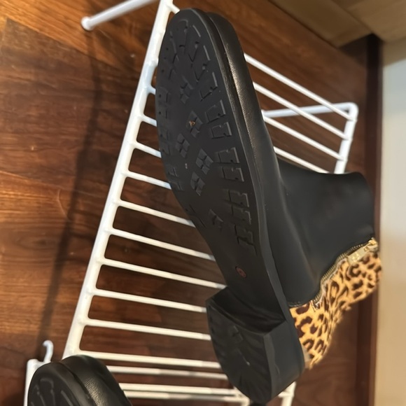 WOMANS BLONDO BLACK LEATHER AND LEOPARD BOOTIES SHORT BOOTS 10 M - Picture 12 of 12